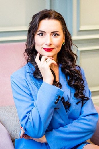 Наталия Кобилкина — официален портрет от страницата За Наталия в natalia.bg, проверена на 25.09.2026 г.